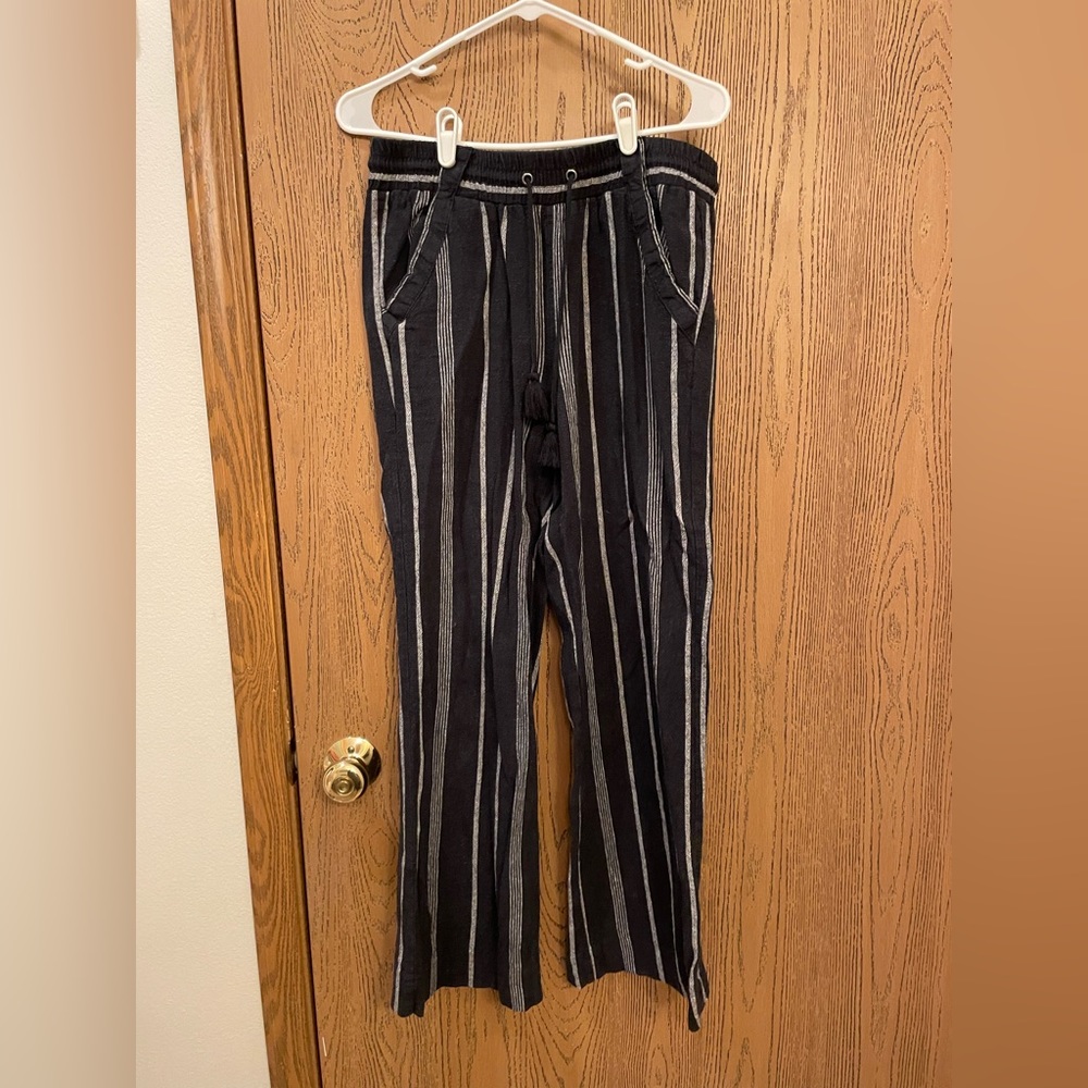 Rewind Junior’s black striped linen boardwalk pants size medium